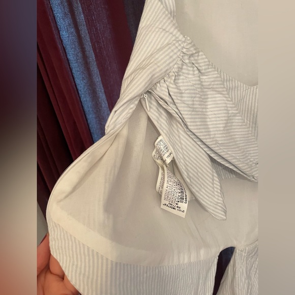 Zara Top front tie Low back w/ bow. White & Blue stripes- size Medium - Picture 3 of 6